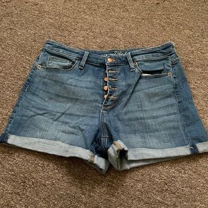 •Universal Thread• Button Up Shorts Size 12